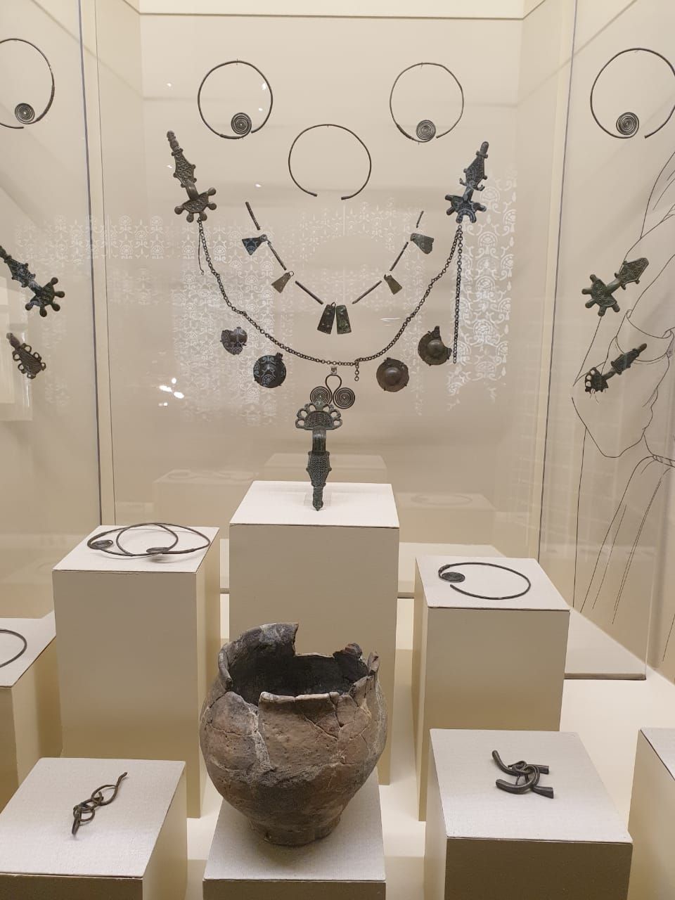 Конопельский клад VI-VII вв. Бронза, серебро, глина; литье, ковка, лепка