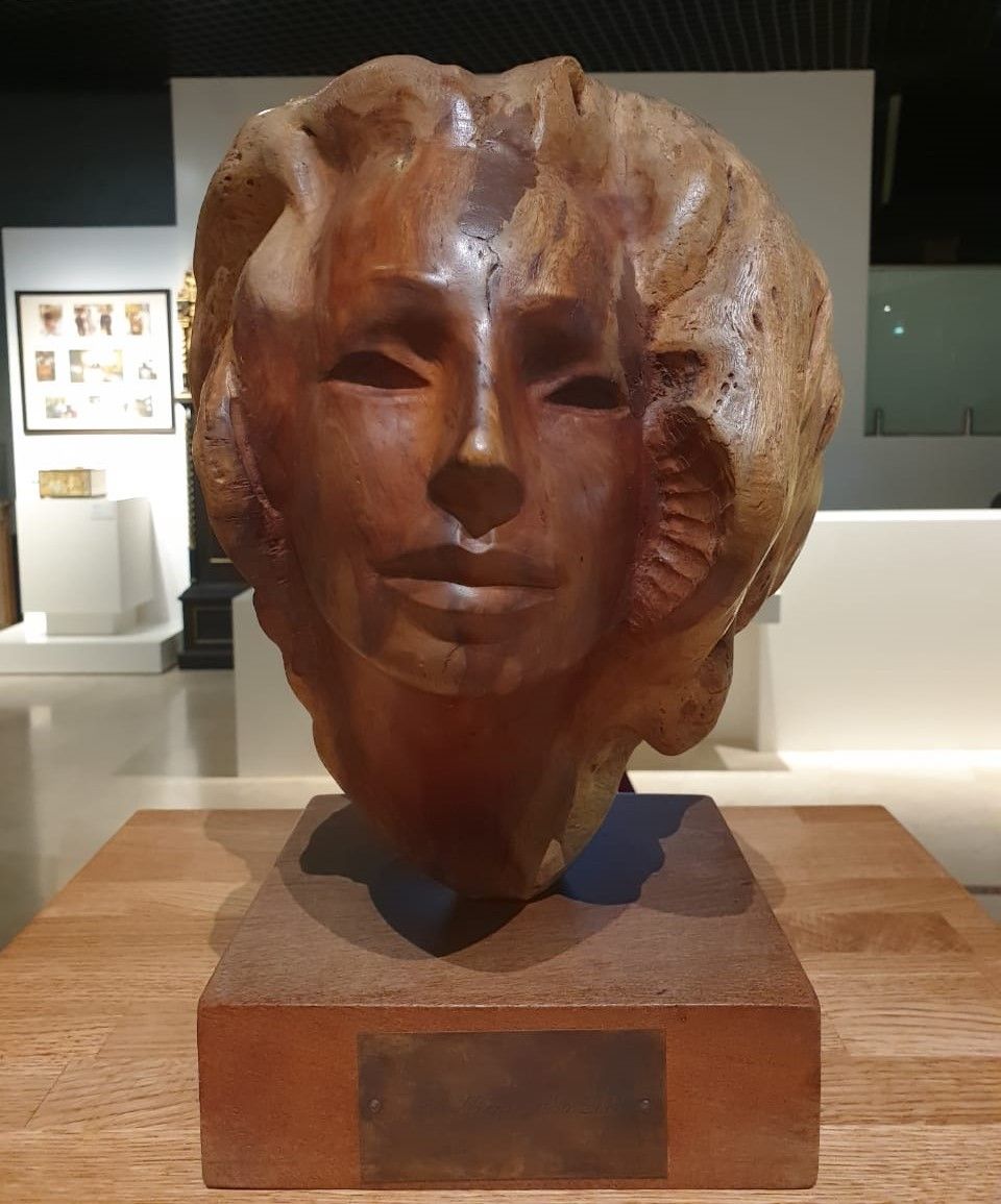 С.Д.Эрьзя (1876-1959) Женский портрет Дерево 1940-е