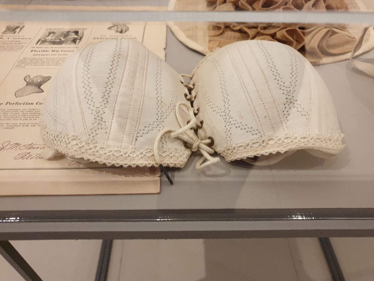 Бюстоулучшитель. США, конец 1870-х гг.