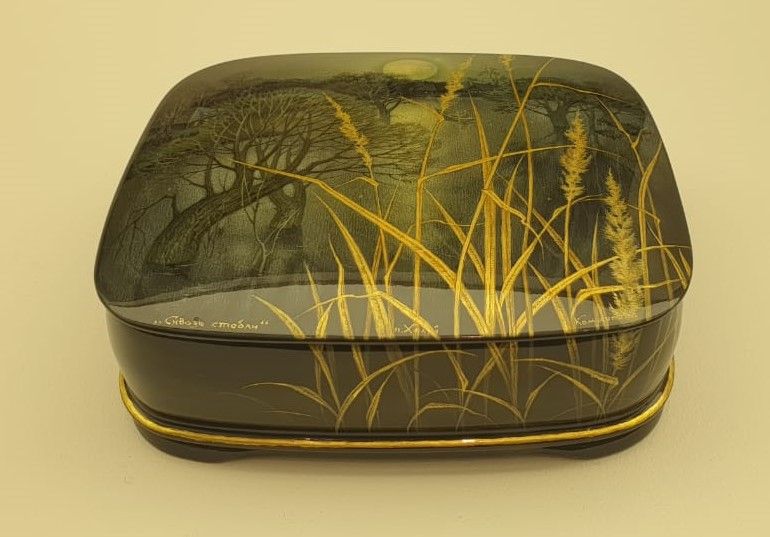 Шкатулка "Сквозь стебли" Комаров М.В. Холуй, 2007