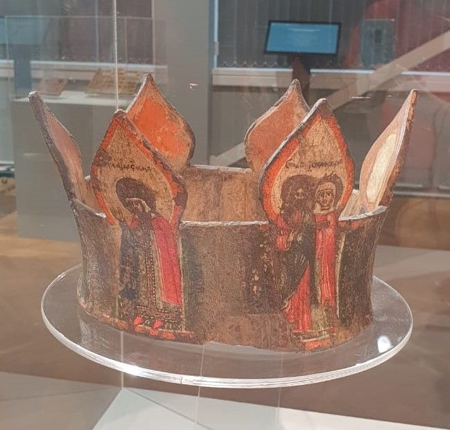 Венец брачный мужской. Россия. Первая половина XVIII в. Дерево, резьба, токарная работа, паволока, левкас, темпера. ГИМ. Реставраторы Л.П.Синицына, С.Т.Хасанов