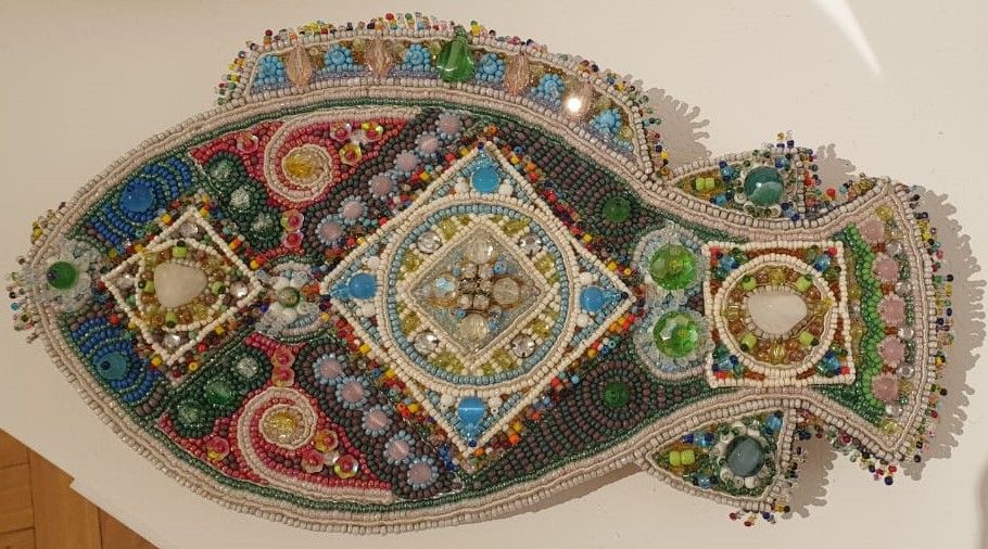 Анна Жуковская. Зимняя сказка. Дерево, ткань, поделочные камни, бисер, 2019
