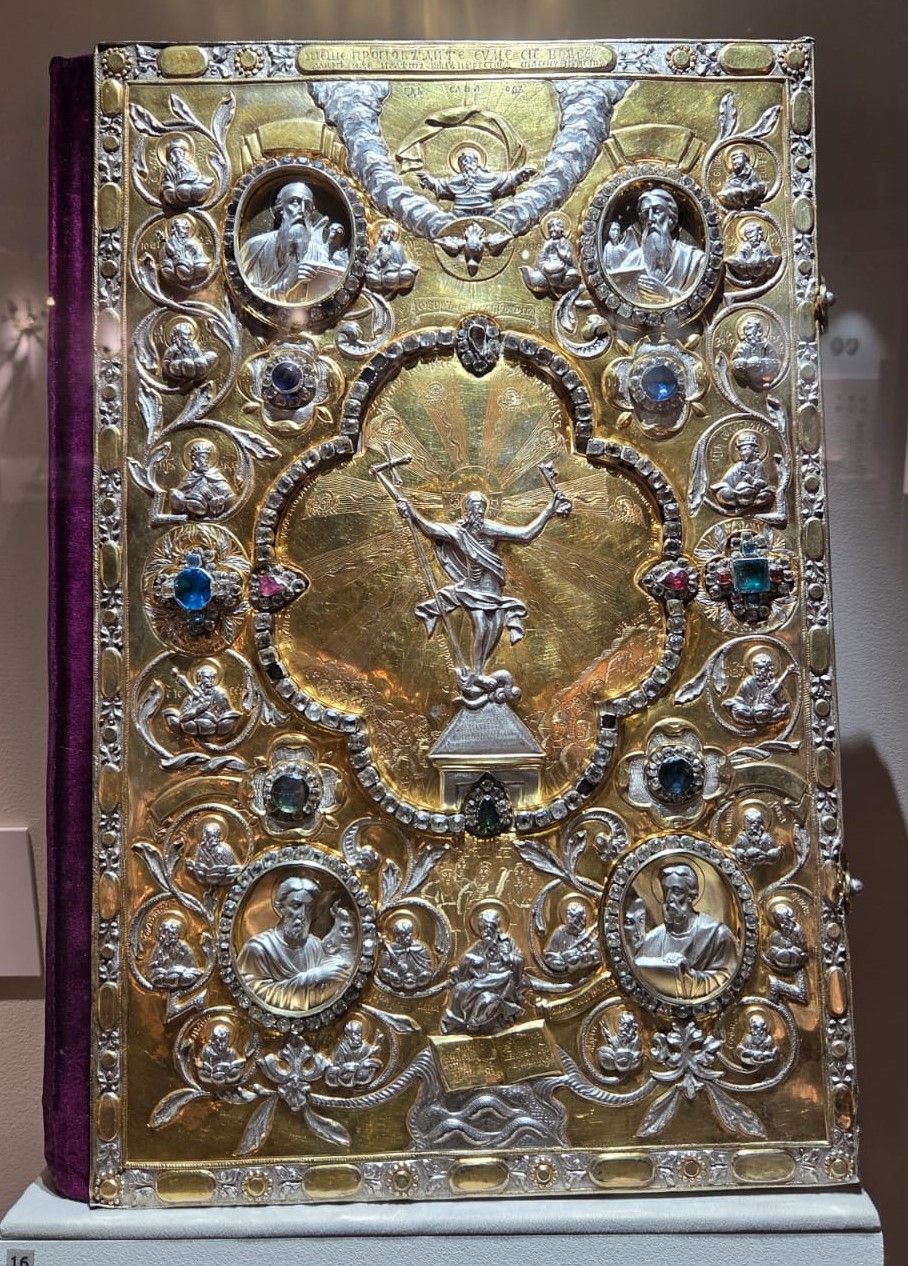 Евангелие напрестольное. Москва, 1748. бумага, серебро, стразы, дерево, ткань