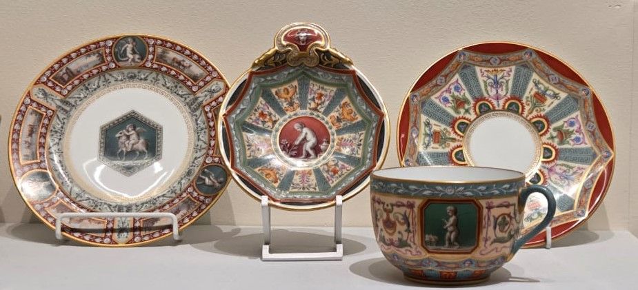Рафаэлевский сервиз чашка, с блюдцем, тарелка пирожковая, икорница, салатник. Санкт-Петербург, Императорский фарфоровый завод 1883-1903