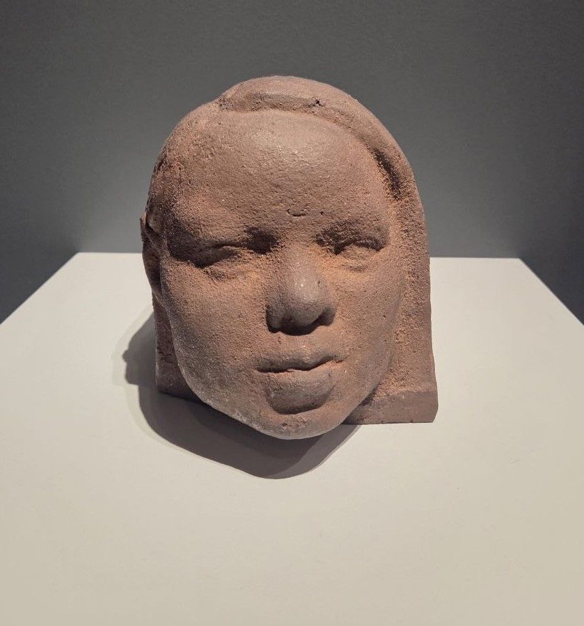 Голова. портрет разнорабочей Бейсбары 1954 чугун