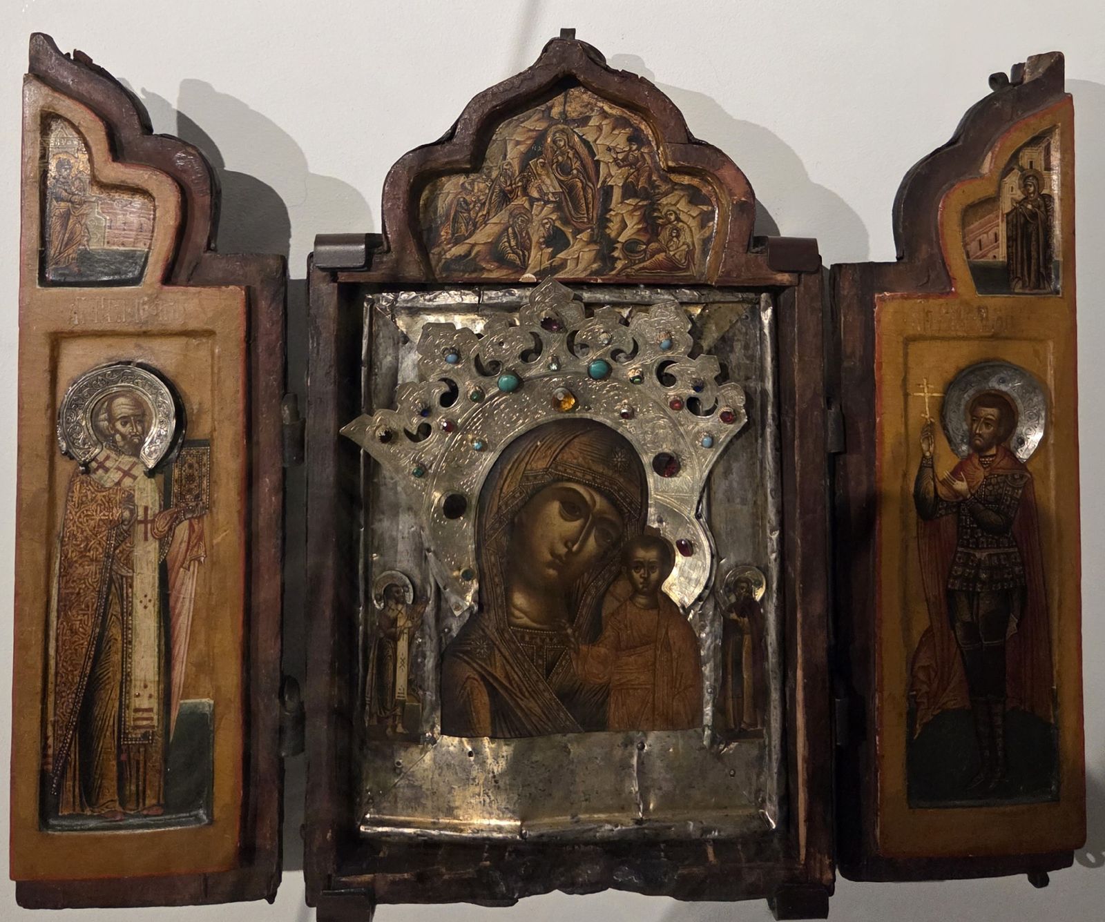 Богоматерь Казанская. Первая половина XVII в. Склад XVII-XIX в. серебро, бирюза, малахит, стекло, гравировка, золочение